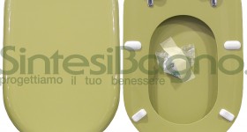 Copriwater > DEDICATO > Per vaso CESAME > Modello SINTESI > Colore VERDE FELCE > Sedile wc in legno lavorato rivestito in resina di poliestere > Cerniere ottone cromato