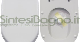 Copriwater > DEDICATO > Per vaso FLAMINIA > Modello FIDIA > Colore BIANCO > Sedile wc in legno lavorato rivestito in resina di poliestere > Cerniere ottone cromato