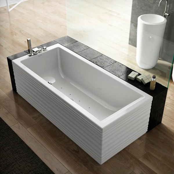 moove blower Ultima nata all’interno della Moove Collection firmata dall’architetto Marco Piva, arricchita dall’azione dei blower. Le linee delicate, la purezza delle forme e l’estetica elegante rendono la nuova vasca Jacuzzi® semplice ma distintiva, in totale armonia con il filo conduttore dell’intera collezione, di cui riprende i movimenti fluidi della materia già studiati e sperimentati per tutti i prodotti della serie, che include vasche da bagno, piatti doccia, lavabi, sanitari, specchi.