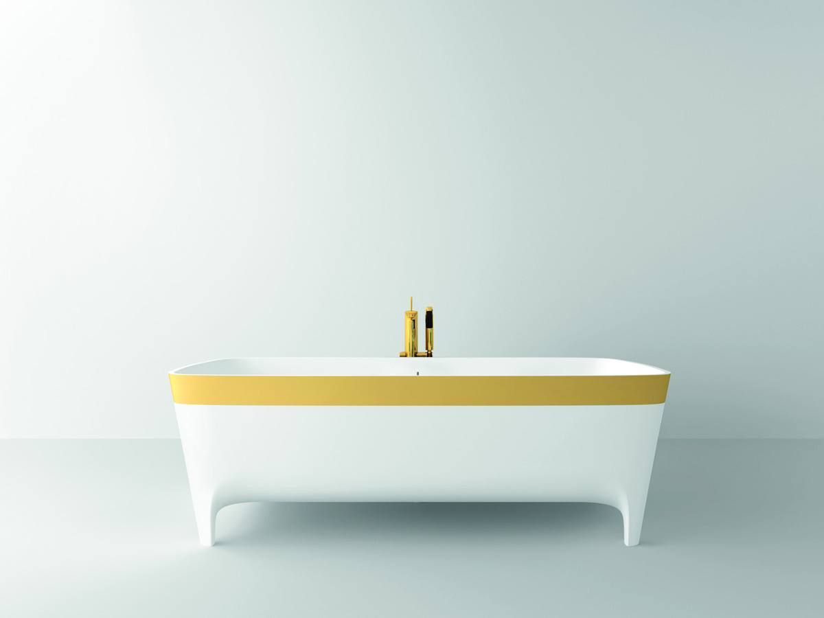 Nella foto, la vasca in Duralight® Accademia Serie Oro Limited Edition (cm 180x80x59 lxpxh) caratterizzata dall’esclusiva fascia realizzata in foglia oro 24 carati. 